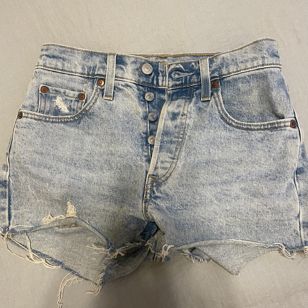Levi’s light wash denim cut off Jean shorts